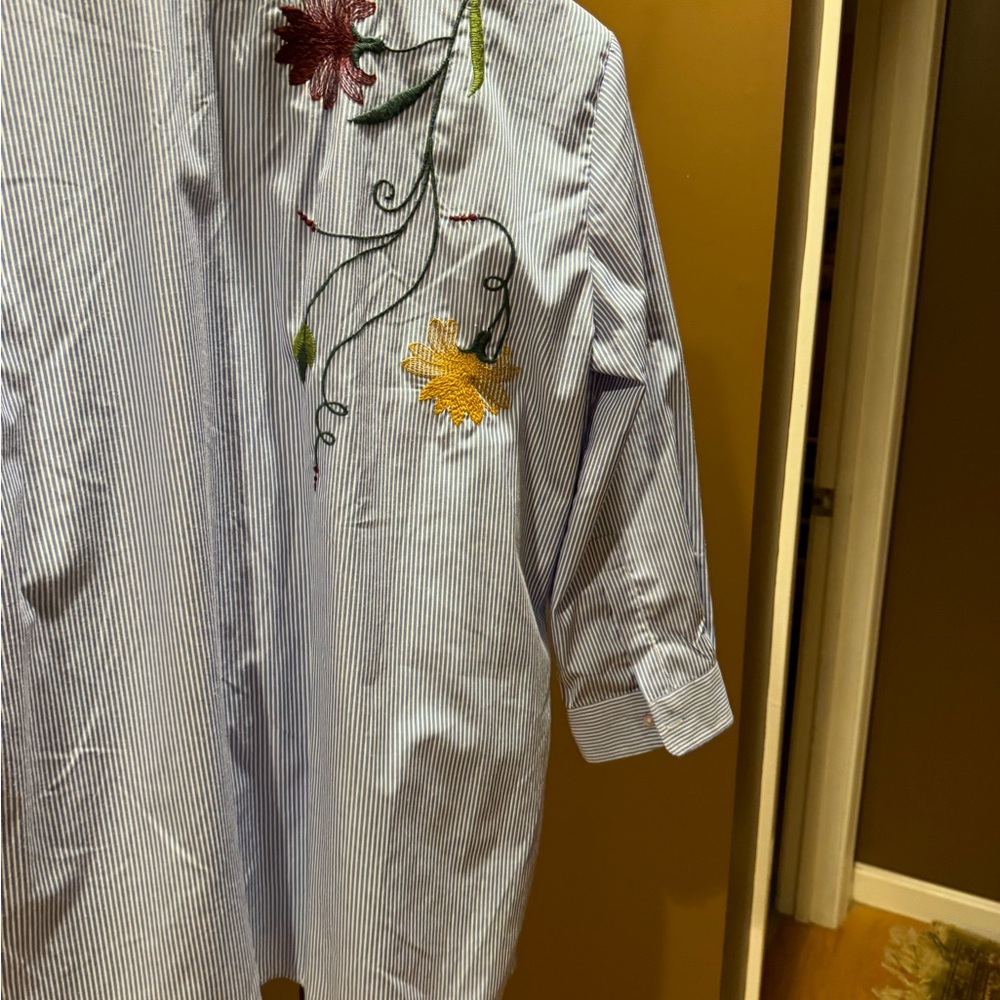 Embroidered woman shirt